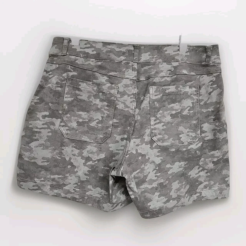 Spanx Stretch Twill Shorts 6" Stonewash Camo Green Women’s Size XL VGUC - Image 3 of 4