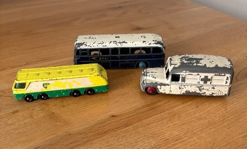 3 X  VINTAGE TOY CARS  DINKY / MATCHBOX