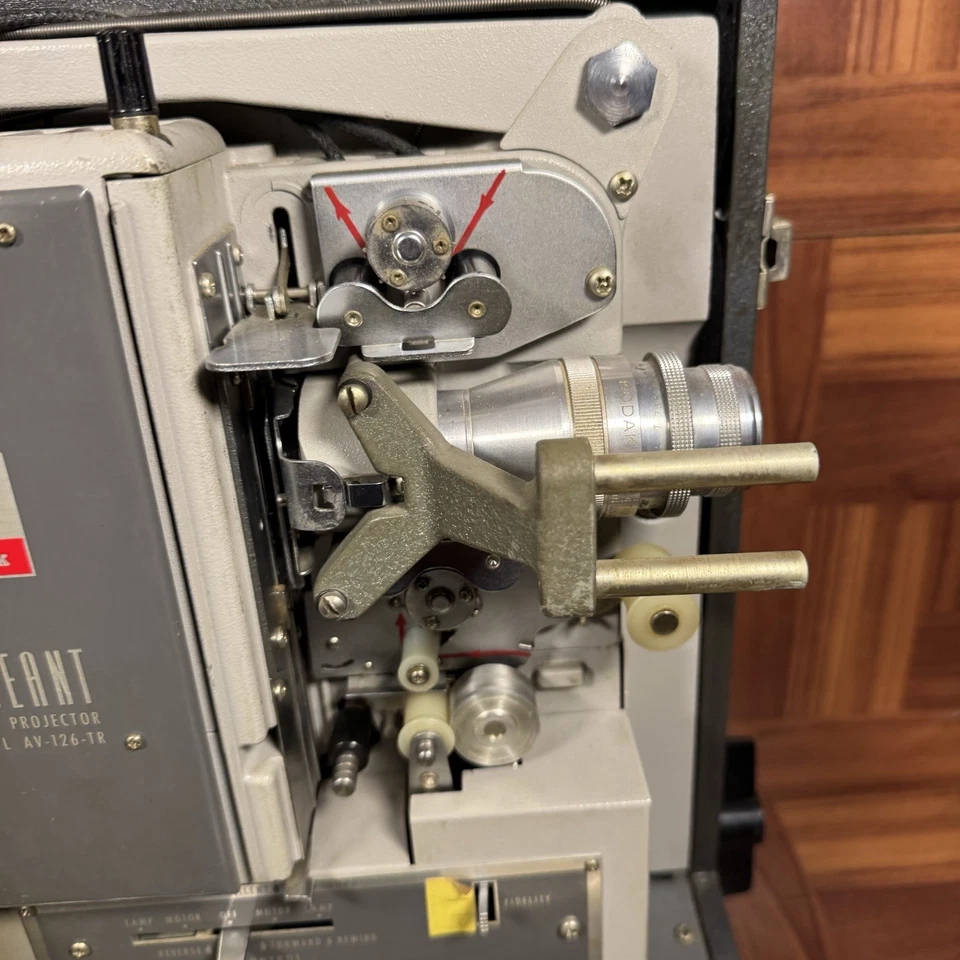 Projetor de Som KODAK Pageant AV-126-TR 16mm  - Imagem 4 de 4
