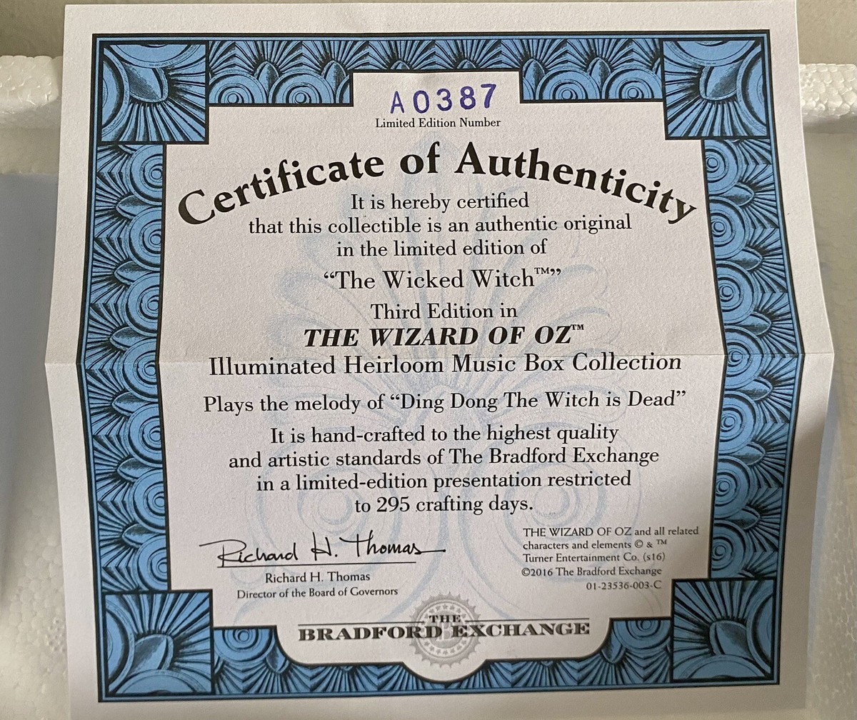 2016 Bradford Exchange The Wizard of Oz Illuminated Music Box THE