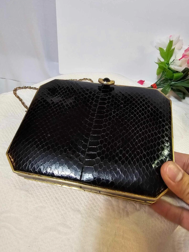 Bolso/cartera de hombro de cadena larga de metal tono negro y dorado Lisette New York de colección - A6 Foto 2 de 4