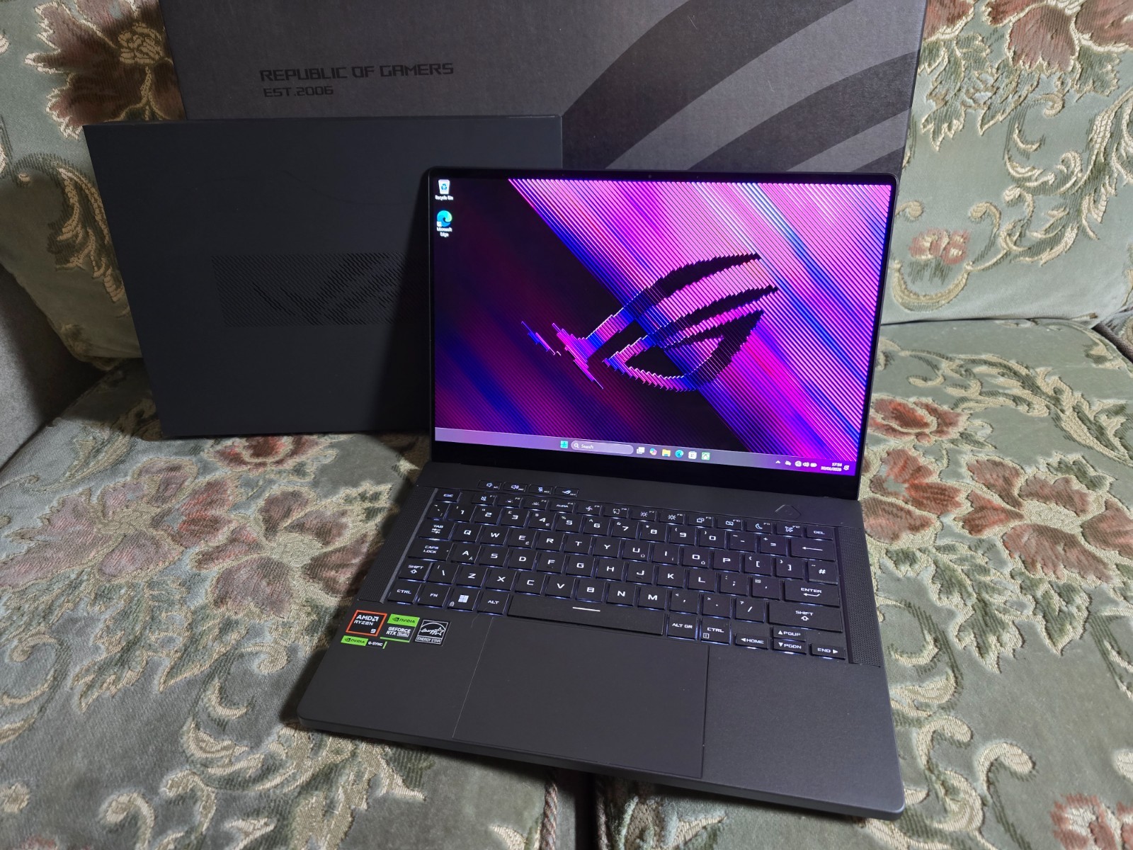 ASUS ROG Zephyrus G14 Ryzen 9 8945HS RTX 4070 32GB 1TB 3K 120Hz OLED Laptop
