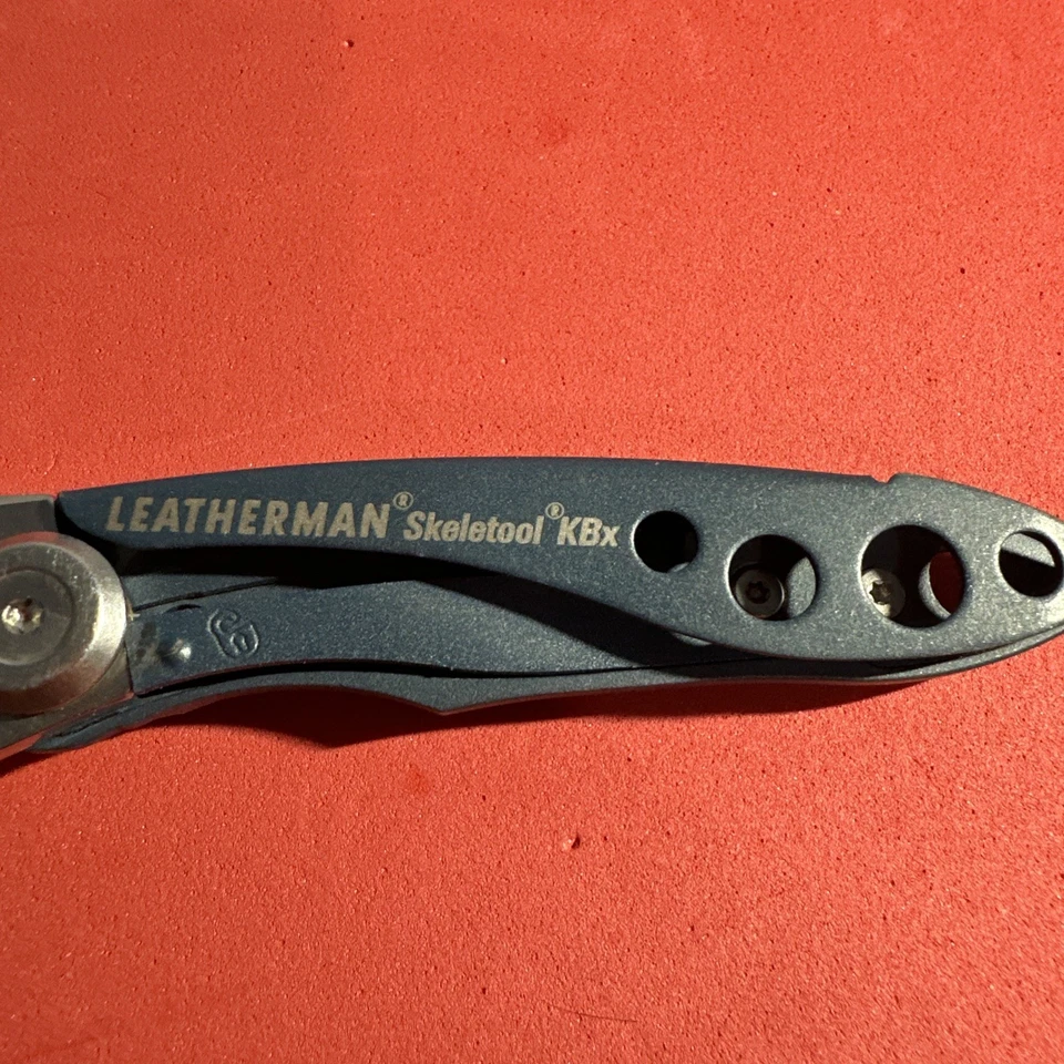Leatherman Skeletool KBx Folding Knife USA Blue color, great condition - Image 2 of 4