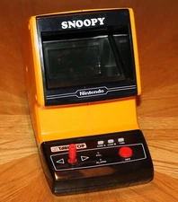 Vintage Nintendo Table Top Snoopy Game & Clock 1983 - Model SM-73 - Working/Read