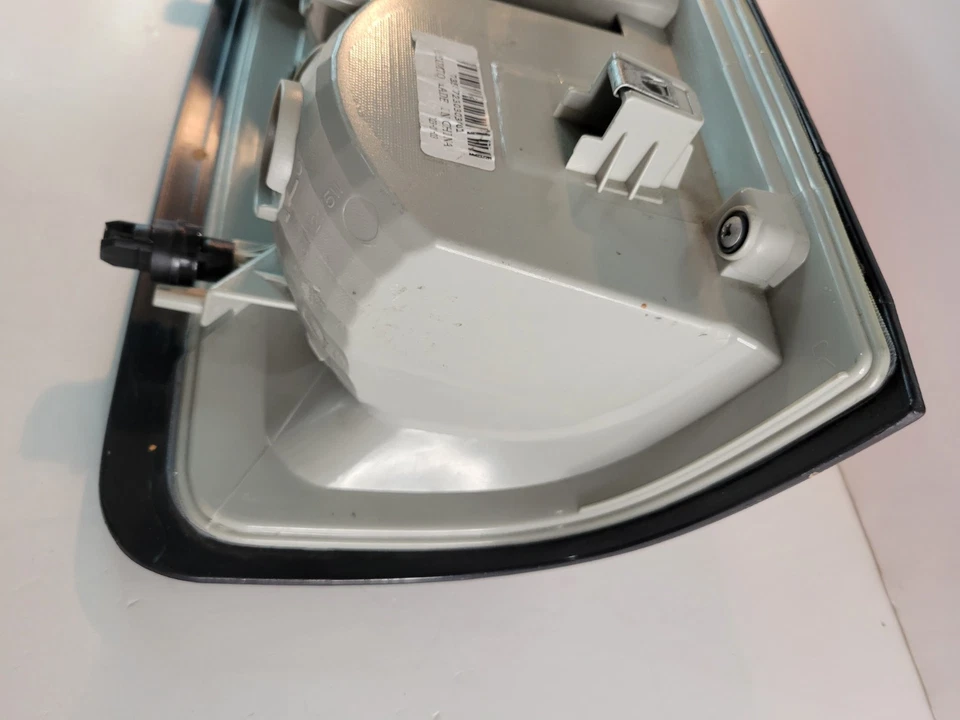 Luz trasera Chevrolet Colorado 2015-2022 lado derecho del pasajero OEM W1287 Foto 3 de 4