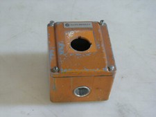 ALLEN BRADLEY 800T-1TZ SINGLE HOLE PUSH BUTTON ENCLOSURE