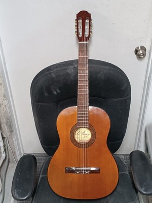 La Primera L30 classical acoustic w/hard case