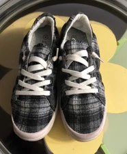Plaid Blue And White Slip On Sneakers  Forever Comfort Size 8
