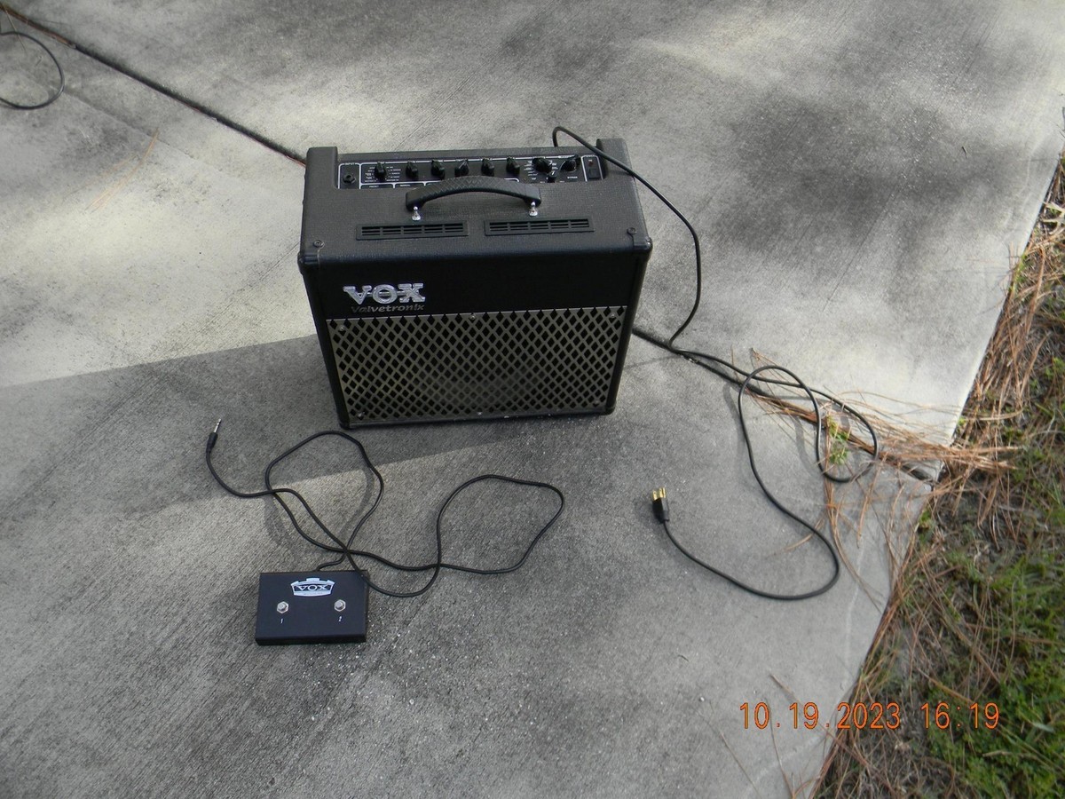 Vox AD30VT Valvetronix 2 Channel Modeling Amp & VSF2 Footpedal