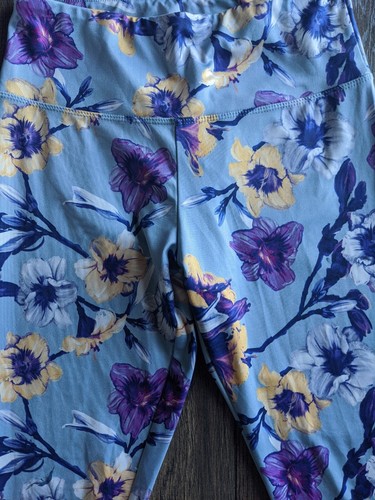Bally Total Fitness Womens Capri Leggings Medium Gray Floral Yoga Athleisure - Picture 3 of 9