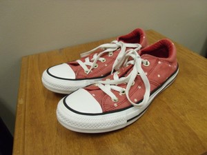red polka dot converse