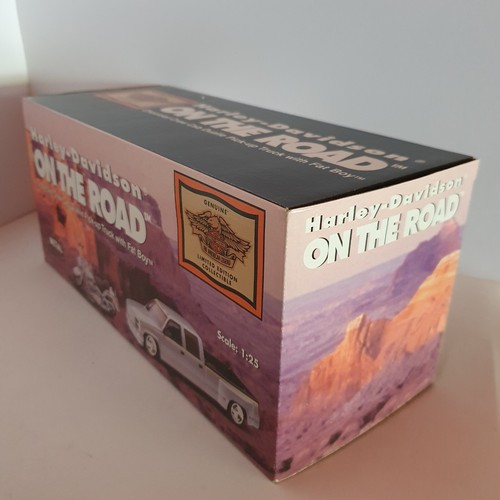 Chevrolet Crew Cab P/U with Fat Boy by Harley-Davidson 1:25 Scale 97890-98V - Picture 8 of 12