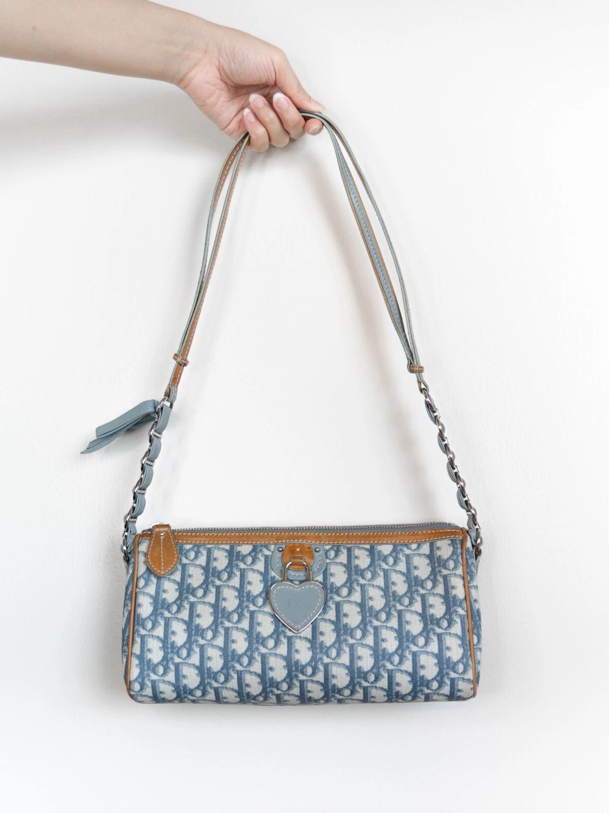 Sac bandoulière Dior authentique trotteur monogramme romantique toile bleue vintage