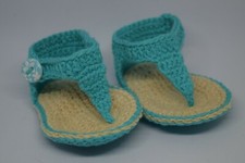 Sandali infradito neonato,uncinetto,colore turchese,cinturino e bottone.