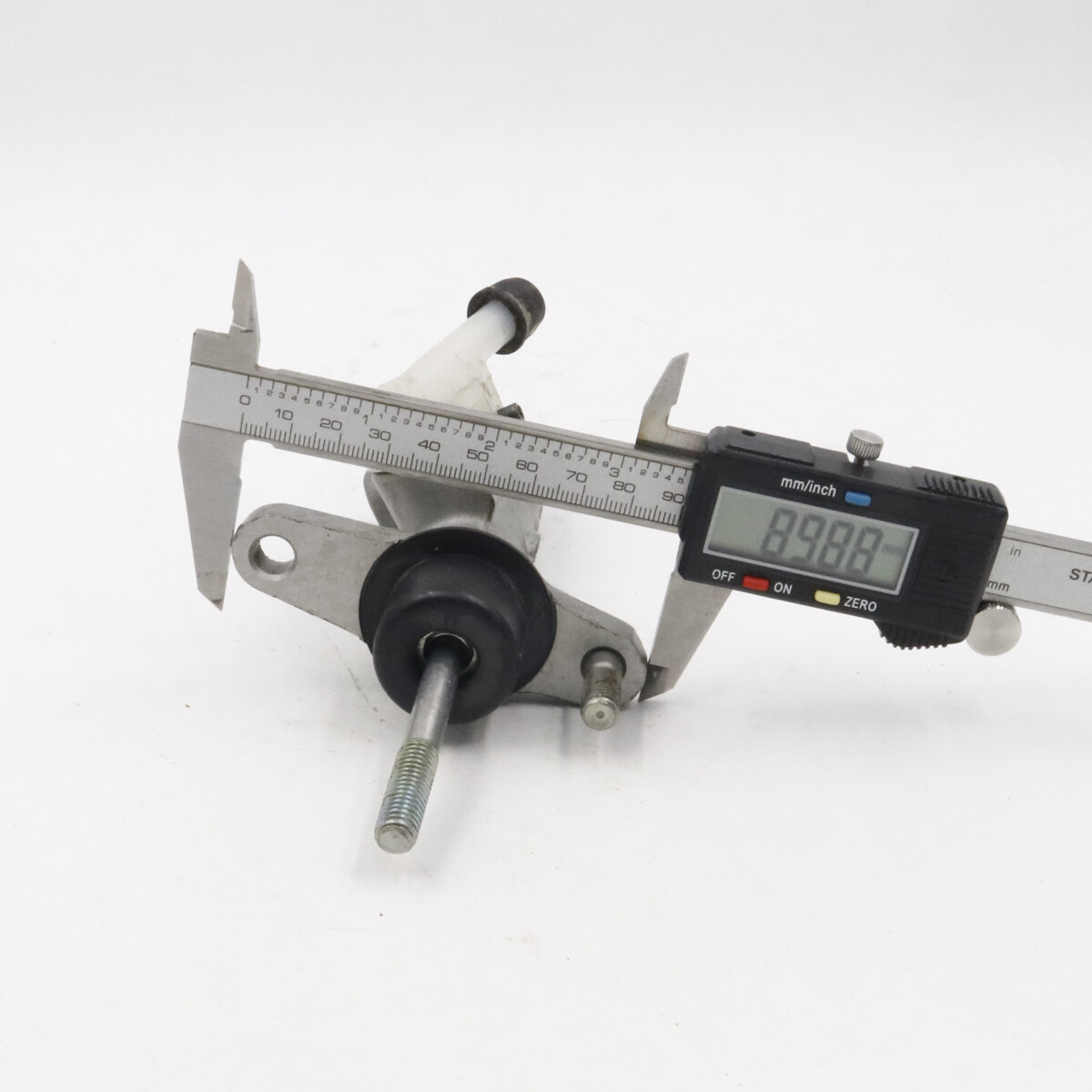 とまと GENUINE CYLINDER ASSY CLUTCH MASTER 2008-11 Fit TOYOTA Hilux