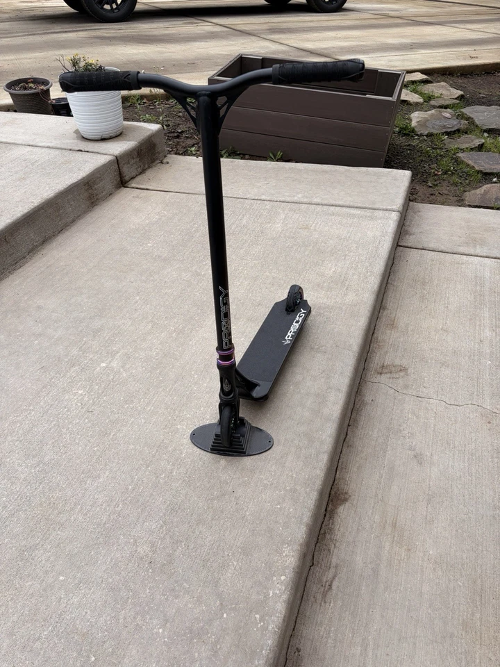 Envy Prodigy X Pro Scooter 5” Cubierta Ancha, 7.2 Lbs Negro Foto 2 de 4