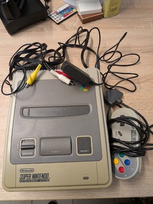 Nintendo Super Nintendo (SNES) Konsole inkl. Controller & Kabel   DEFEKT / für B