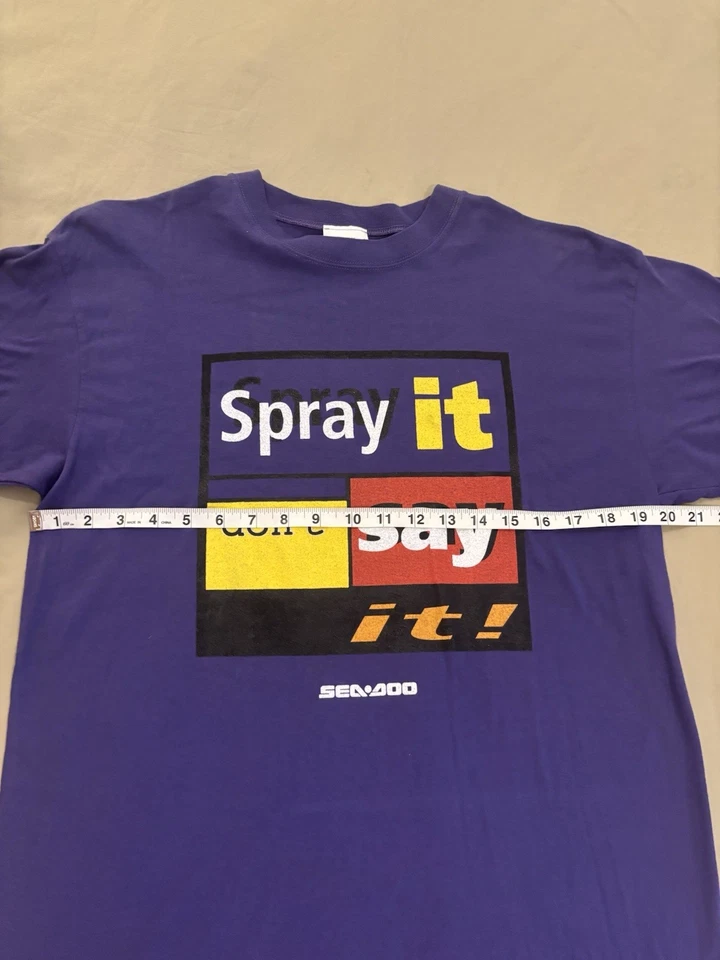 Camisa Vintage Deadstock SEADOO “Spray It Don’t Say It” Tamanho Grande Ponto Único - Imagem 4 de 4