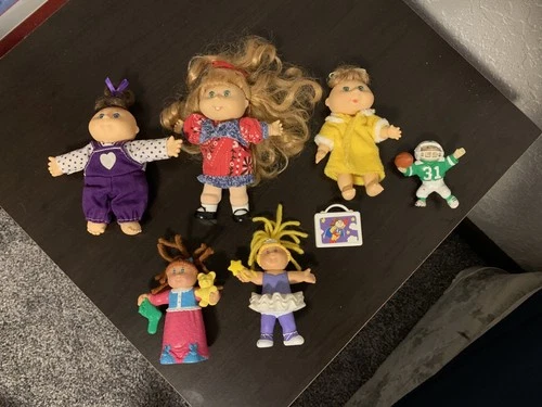 Vintage Mixed Lot of 5 Mini CABBAGE PATCH KIDS Dolls ~ 1995 + Accessory & PVC