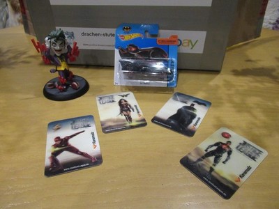 Q-Fig The Joker  Batman The Killing Joke Figur, Batmobil Hot Wheels Sammelkarten