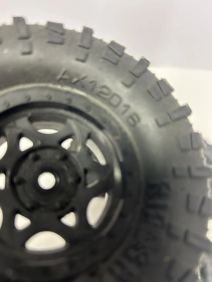 Axial Ripsaw 1.9” Rock Crawler Tires with rims AX12016 - Image 4 of 4