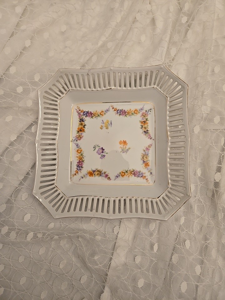 Vintage Schumann Reticulated Porcelain Bowl Signed “Eleanor Bavaria” 8 3/8”