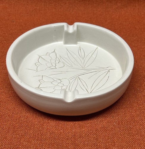 VTG MCM Italy Large White Ceramic Incised Flowers Ashtray 8 X 2 Inch (Raymor?) - Picture 12 of 14