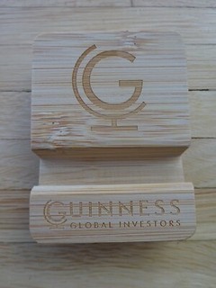 Handyhalterung iPod/iPhone/iPad/Smartphone/Tablet aus BAMBUSHOLZ GUINNESS