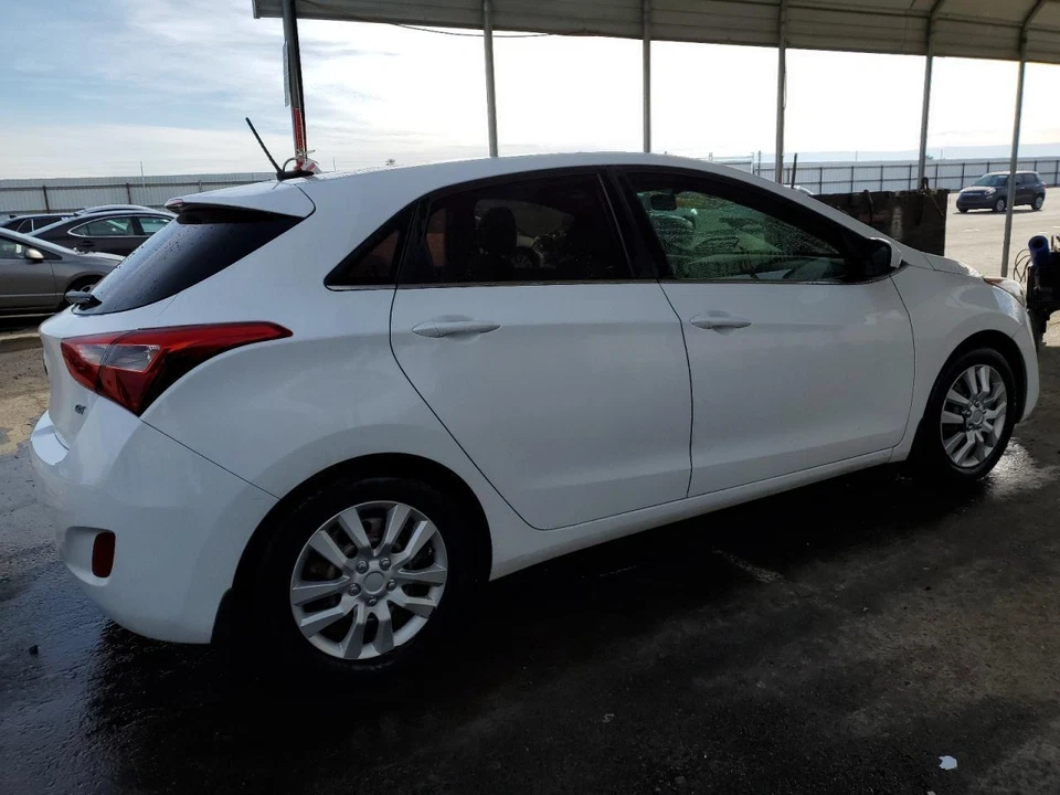 Tanque de combustible usado se adapta a: Hyundai Elantra Hatchback 2016 grado A Foto 3 de 4