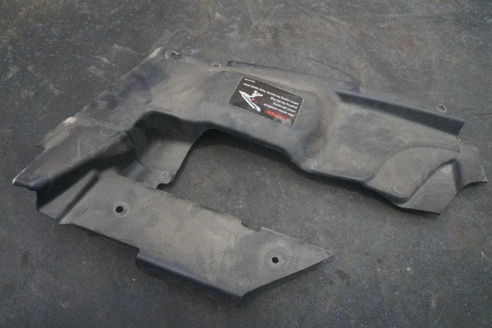 Panel de ajuste de cubierta de bahía de motor trasero izquierdo 07L103939 OEM Lamborghini Gallardo 2010 Foto 2 de 4