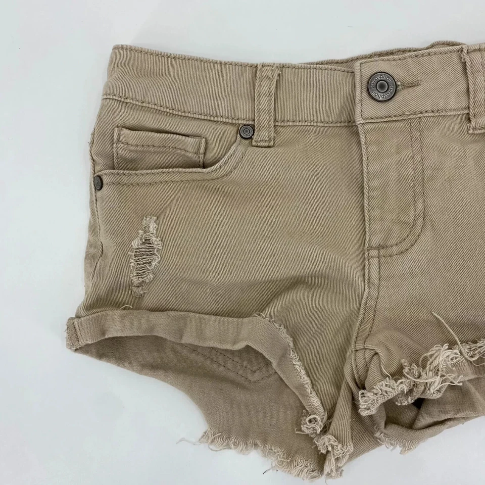 Shorts jeans azul asfalto feminino júnior tamanho 3 bege corte desgastado 2" - Imagem 2 de 4