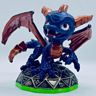Skylanders Spyro Purple Dragon Activision 2011 Loose