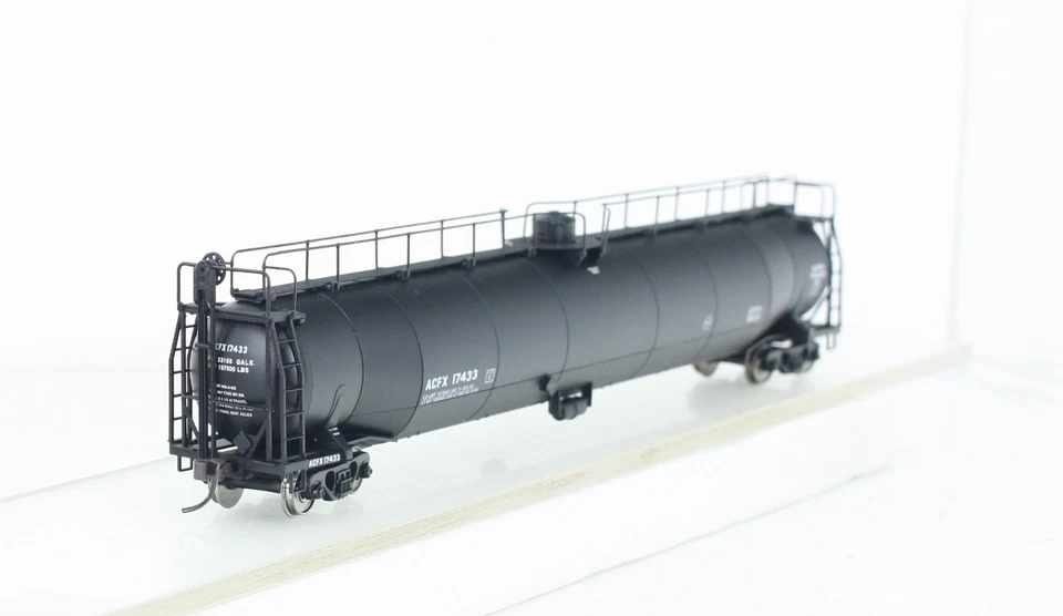 HO Atlas 1721-4 American Car & Foundry ACF 33,000 Gallon Tank Car ACFX 17433 - Image 3 of 4