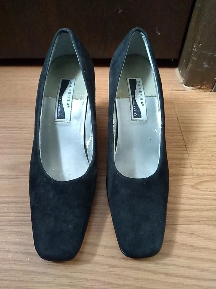 Caressa Ultima 系列黑色麂皮绒高跟鞋 7M 码 — 第 2/4 张图片