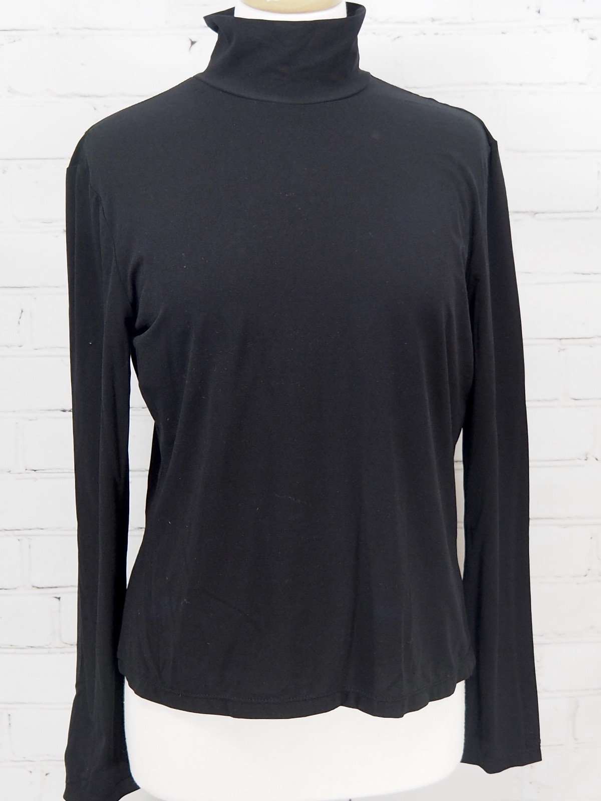 ST JOHN SPORT Turtleneck Top Lightweight Stretch Top BLACK Size