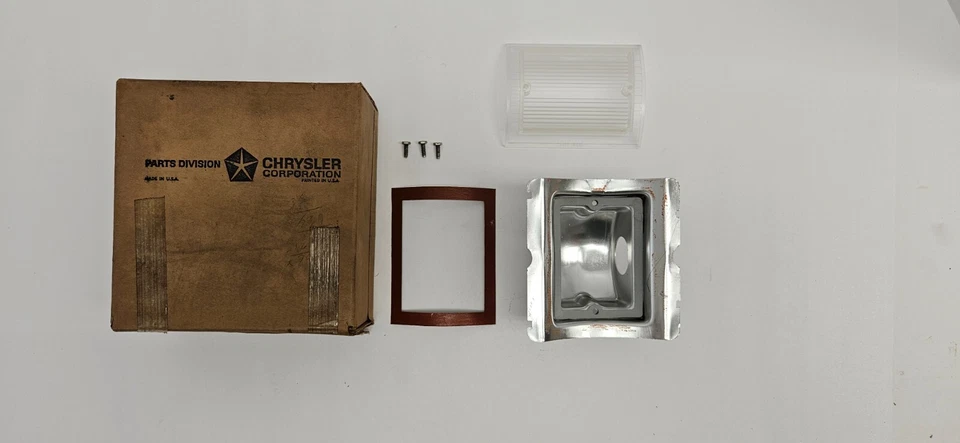 Conjunto de lámpara de respaldo izquierda Plymouth GTX 1967 satélite 2808911 NOS Foto 3 de 4