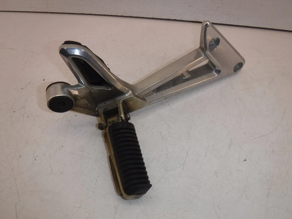 04-05 YAMAHA FZ1 CLAVIJA PASAJERO TRASERO DERECHO CON SOPORTE Foto 3 de 4