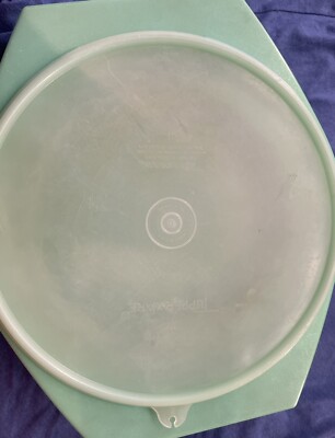 VINTAGE TUPPERWARE JADE SERVING / STORAGE BOWL / LID 786-8