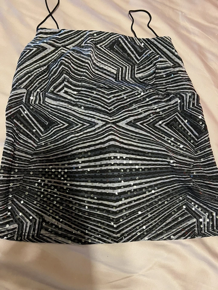 Blusa corta de verano Milano talla xs para mujer color negro lentejuelas. Foto 2 de 4