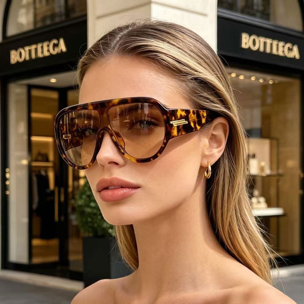 Bottega Veneta BV1345S Sunglasses Women Oversized Tortoiseshell Authentic New
