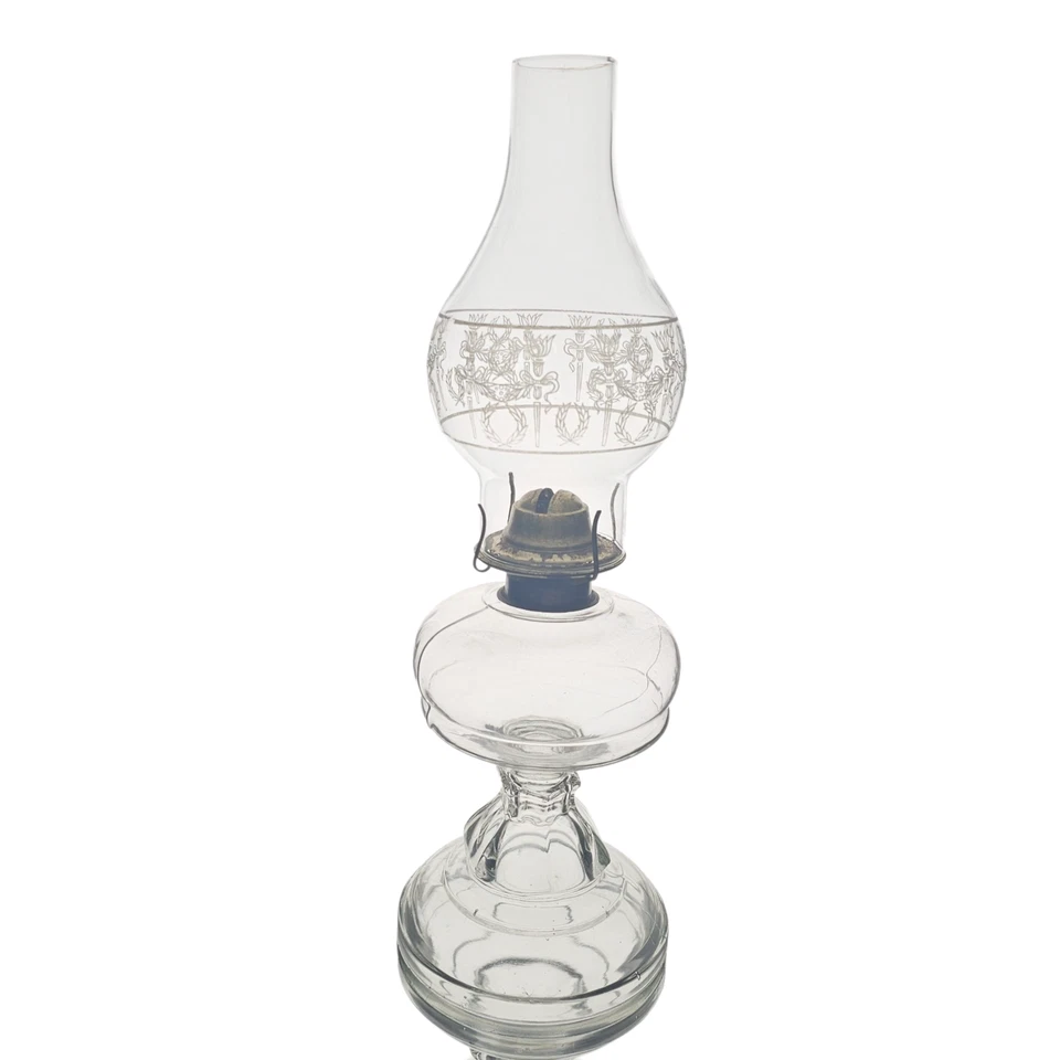 Lámpara de aceite vintage de vidrio grabado con fuente transparente, quemador y chimenea 18" Foto 3 de 4