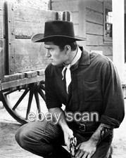 CLINT WALKER OF CHEYENNE SCENE CANDID    8X10 PHOTO PZ-9