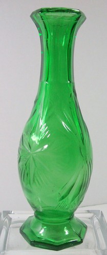 Vintage Green Depression Glass Starburst Embossed Stemmed 7 inch Mini Bud Vase - Picture 3 of 5