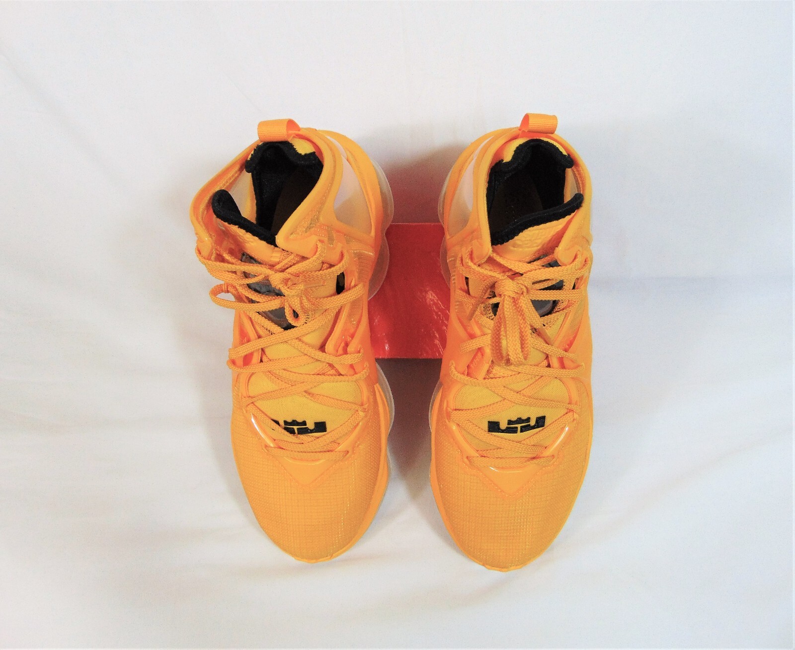 Nike LeBron 19 XIX "Hard Hat" Gold White Basketball Shoes Sz 9.5 NEW