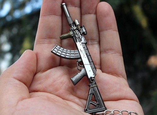 mini gun BIOHAZHARD 8 village AK47 AKM AK74 metal keychain toy gift 12cm 1:12 - Picture 3 of 4