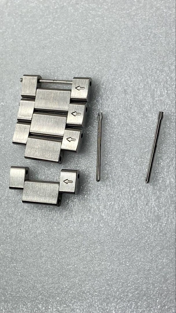 Bracelet montre homme GUCCI authentique 4 maillons 126,4 pièces argent 18 mm avec broche