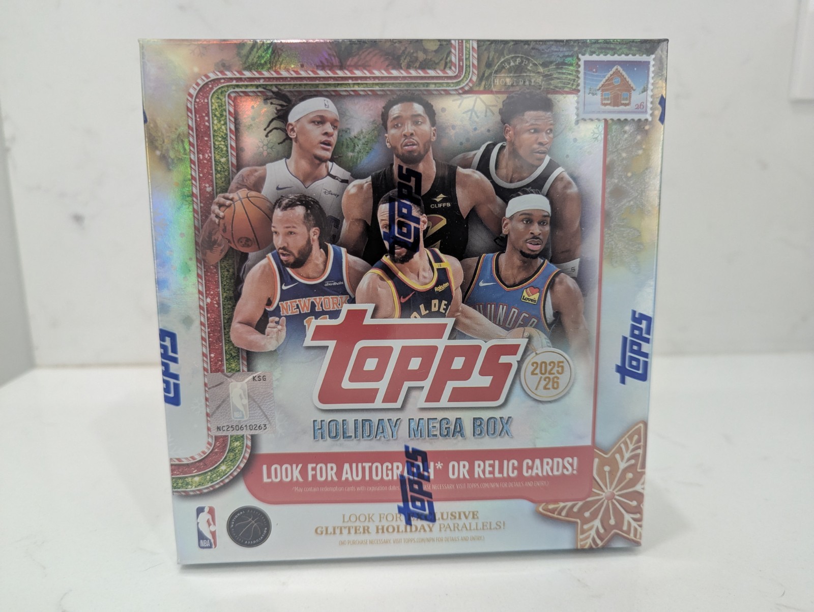 Topps 2025-26 NBA Holiday Mega Box 99 Cards Relic 1 Box New York Knicks