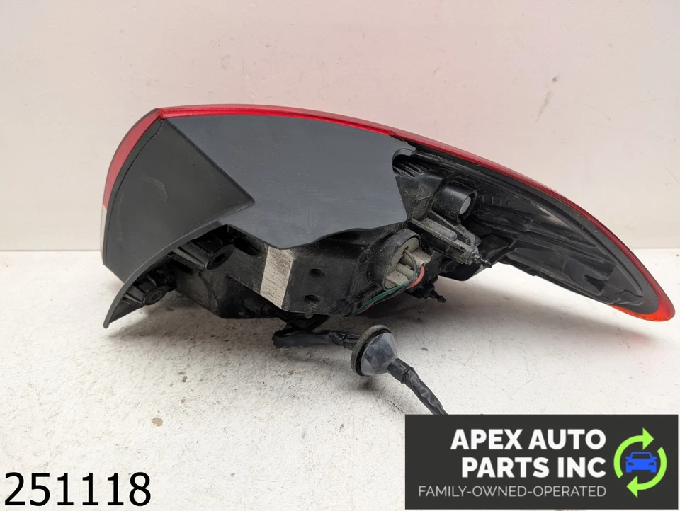 OEM 2014 Kia Forte Forte5 2.0L Hatchback Left Drivers LH side tail light - Изображение 4 из 4