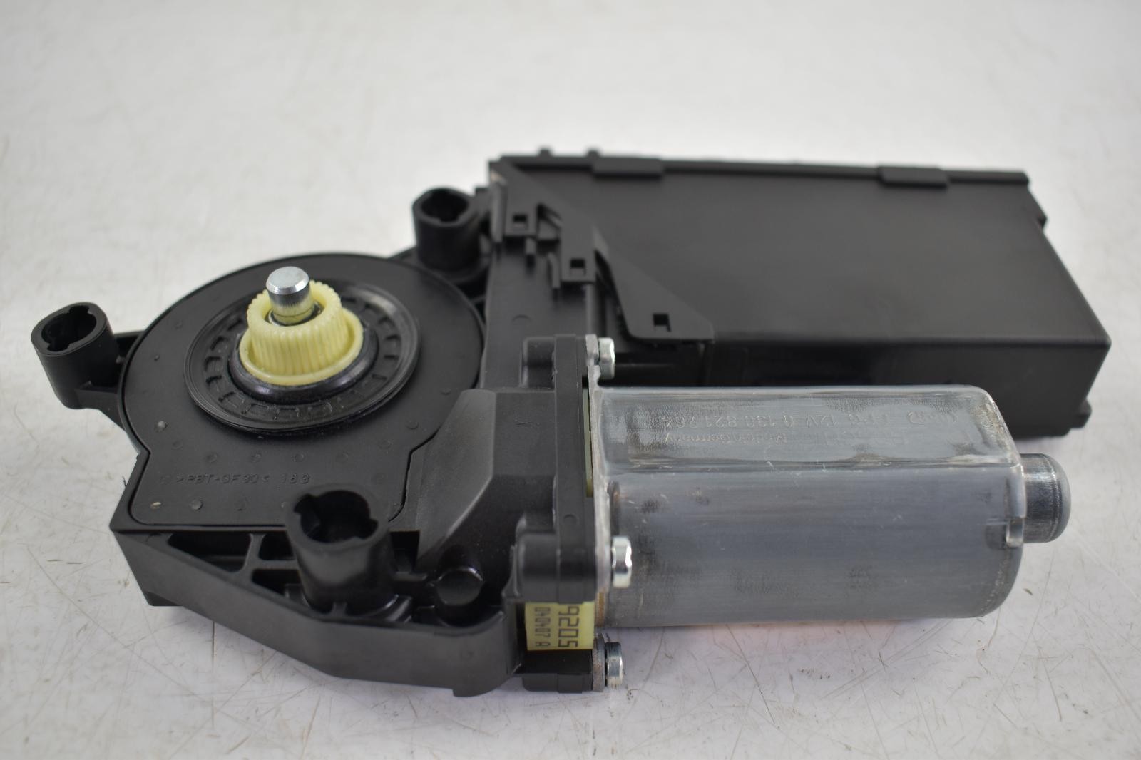 Lamborghini Gallardo 2008 Front Right Window regulator P/N 401959802D