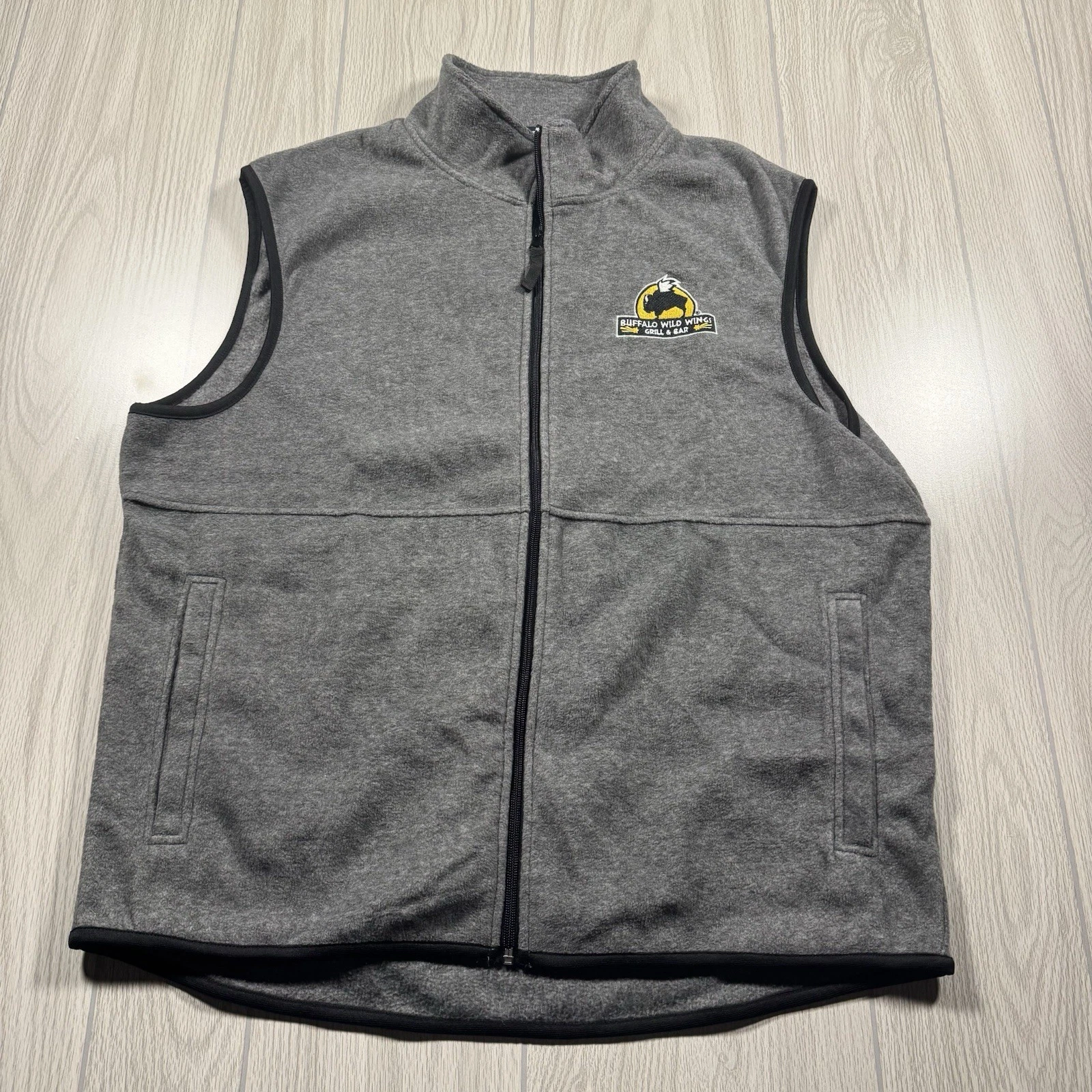 Buffalo Wild Wings Full Zip Fleece Vest Mens XL Gray Logo Port & Co Workwear EUC image 2